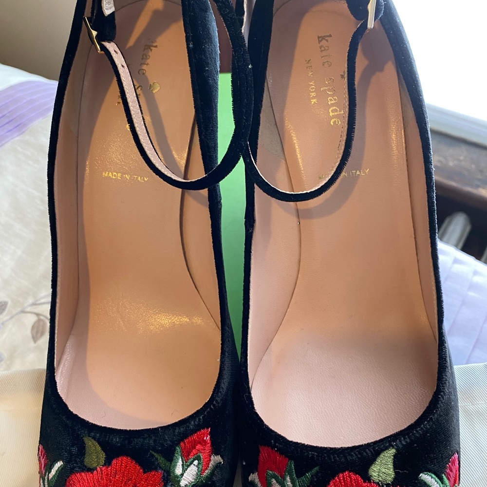Kate Spade Grove Velvet Pumps. - Picture 12 of 16
